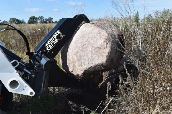 Boulder Cat 2.0 grabbing big rocks.